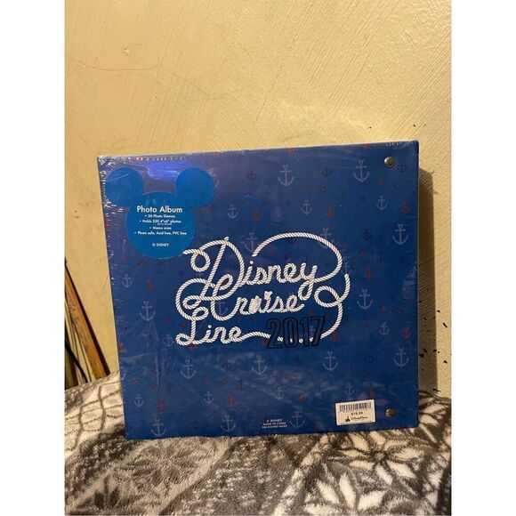 Disney cruise line 2017 photo album holds 200 photos 50 photo sleeves memo area - Picture 4 of 6